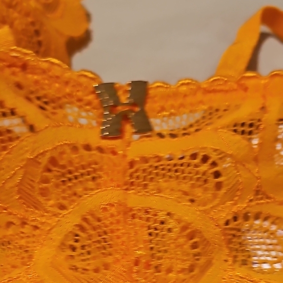 Savage X Fenty Orange Push-Up Bra and panty set - Picture 9 of 9